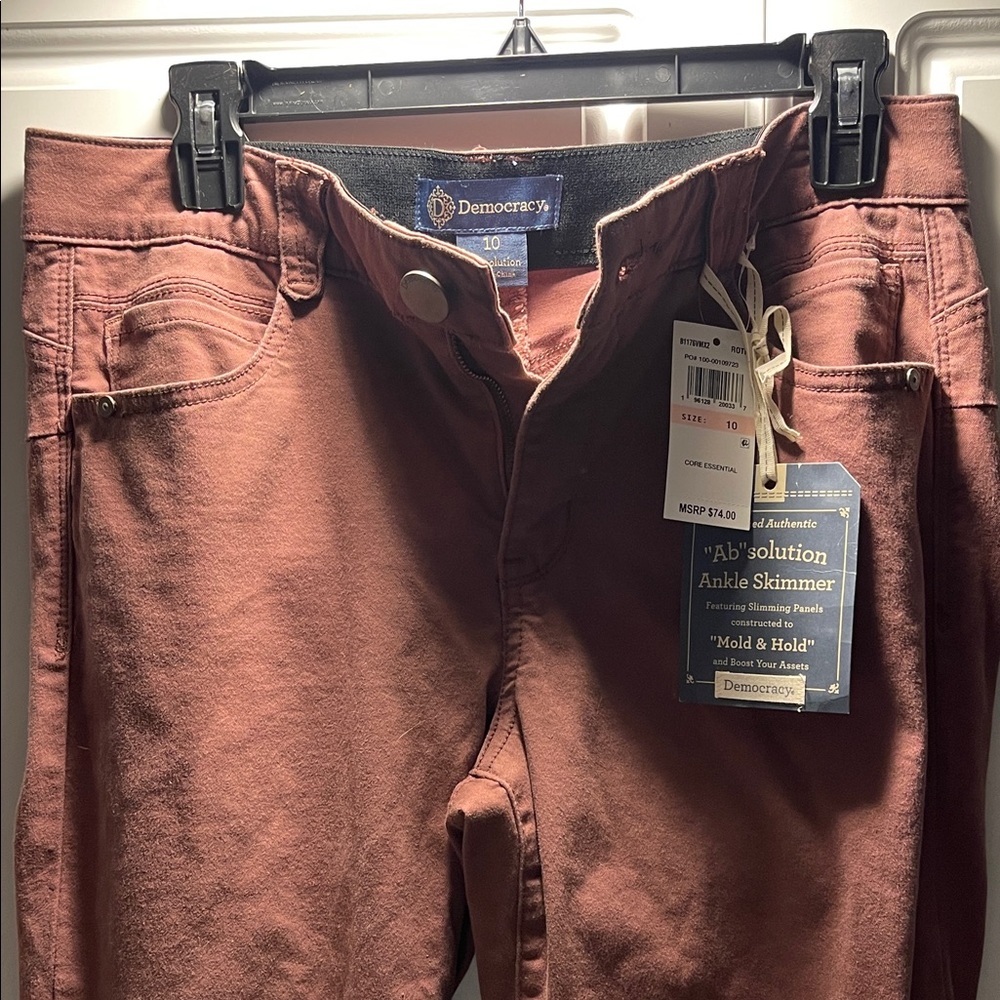 Democracy women’s antique rust ankle skimmer pants